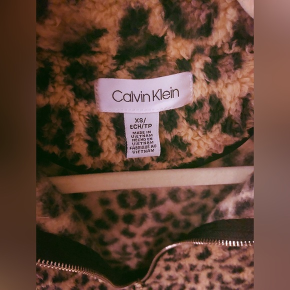 Calvin Klein Cheetah Print Vest - Picture 4 of 4